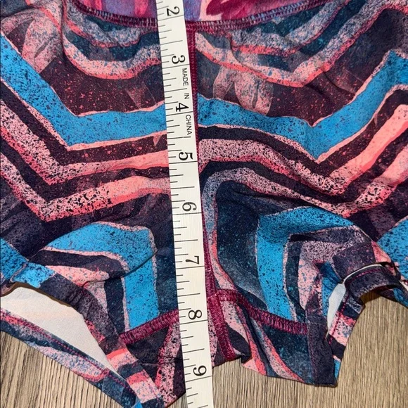 Ivivva by Lululemon Girls Size 12 Running Shorts Colorful Print Zip Pocket - Picture 9 of 12